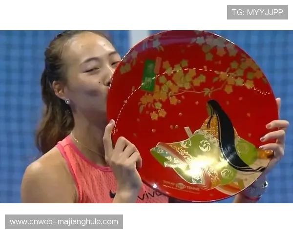 郑钦文赛后狂送飞吻,采访展现高情商